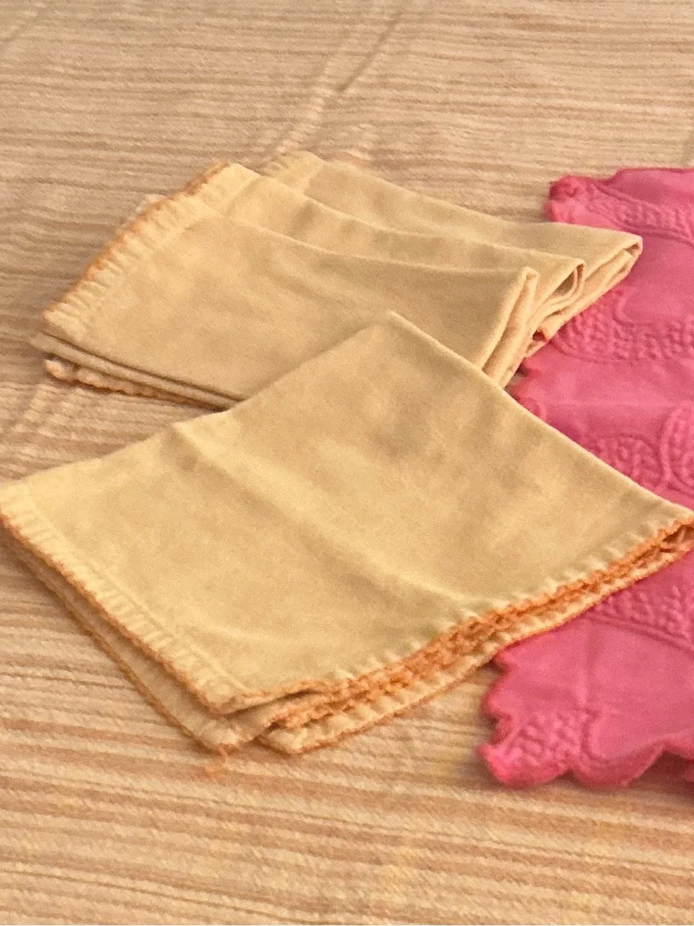 Vintage Tablecloth/Dinner Napkin Set